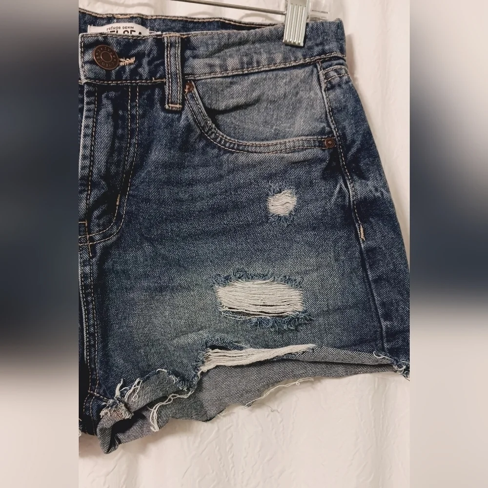 CHELSEA High Rise, Distressed, Cut Off,Clasic 5 Pockets Jean Shorts Size 5